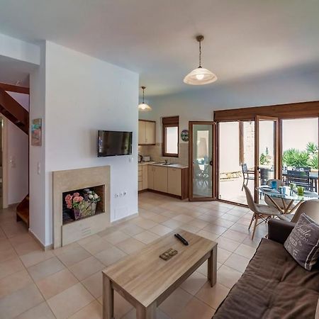 يورانيون Karena Seaview Villa المظهر الخارجي الصورة
