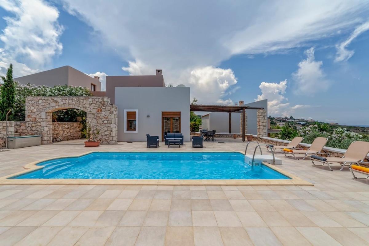 يورانيون Karena Seaview Villa المظهر الخارجي الصورة