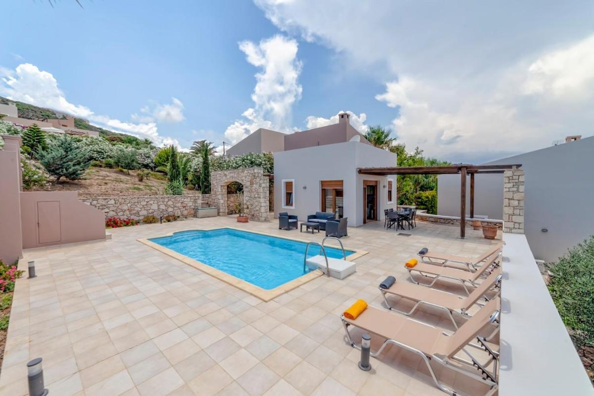 يورانيون Karena Seaview Villa المظهر الخارجي الصورة