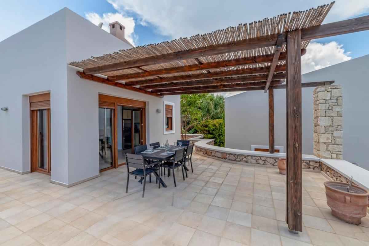 يورانيون Karena Seaview Villa المظهر الخارجي الصورة