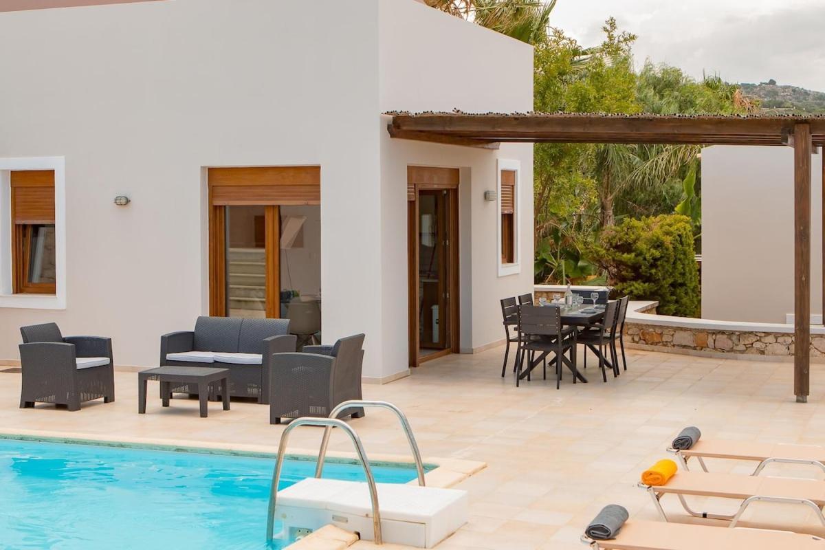 يورانيون Karena Seaview Villa المظهر الخارجي الصورة